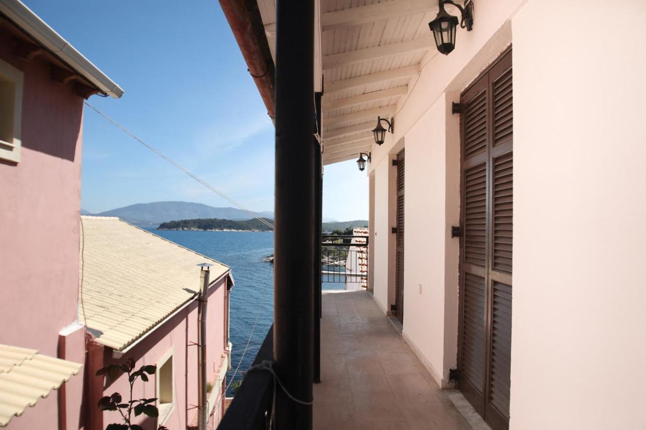 Gabriela'S Seaside House Villa Kassiopi Exterior photo